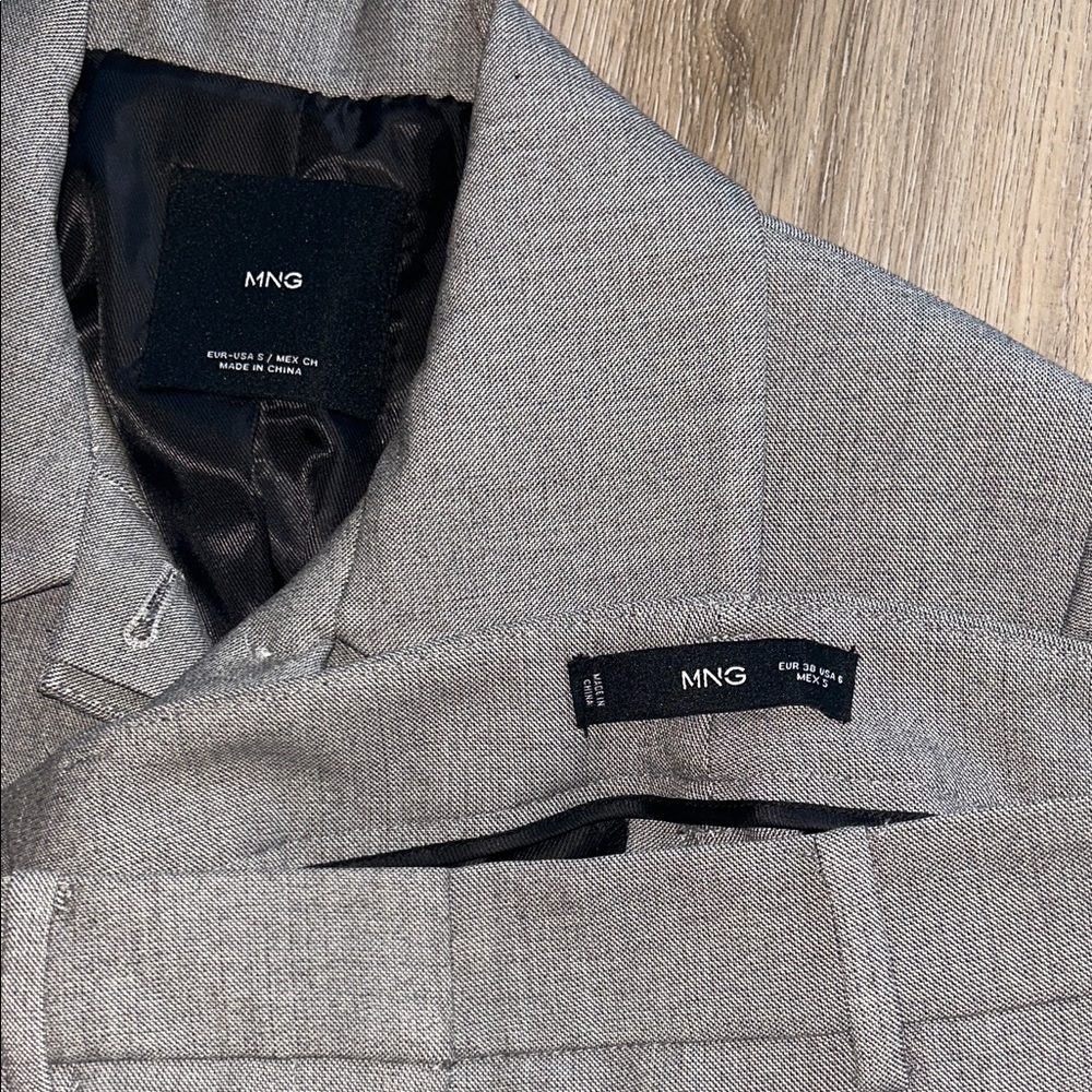 NWOT Cropped Light Grey Jacket and Pants Set - Picture 4 of 4